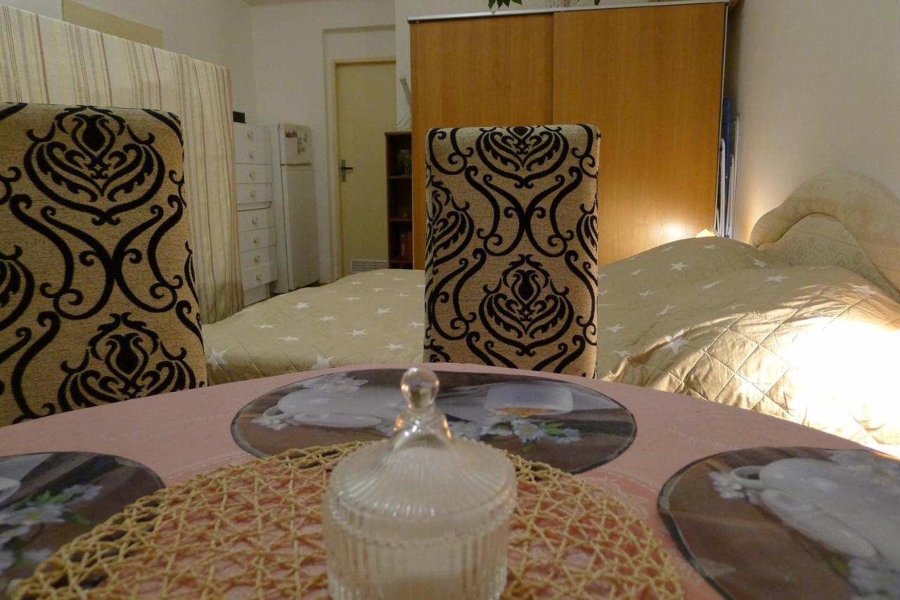 Cozy Modest Room For 2 Or 3 Persons Πράγα Εξωτερικό φωτογραφία